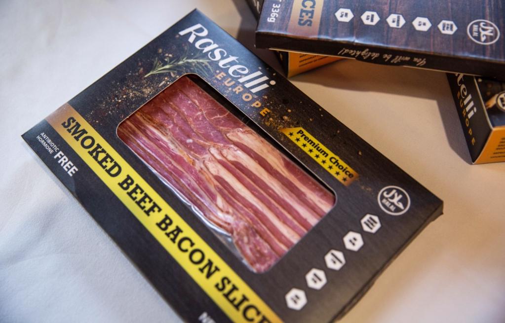 Product image - Beef bacon slices -smoked in the smoking chamber and pre-sliced to ensure that every bite is crisp and savory.
Tastes great with any meal!
Packaging: 200g., 336g., 500g.