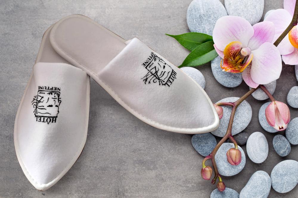 Product image - Made from high quality materials such as velvet or bouclette (loop wire). The 5 MM Eva sole of the slippers have a non-slip grip, making them safe to use on a variety of surfaces.