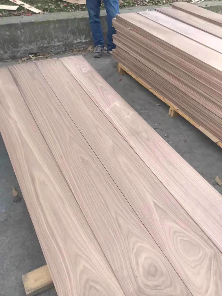 Product image - flooring veneer size:
450*75/90*2/3 ABC 
600*90/125*2/3 ABC 
900*150*2/3 ABC 
1200*165/150*3 ABC 
1200*190*2  ABC 
1200*190*3 ABCD 
1900*165*2/3 ABC 
