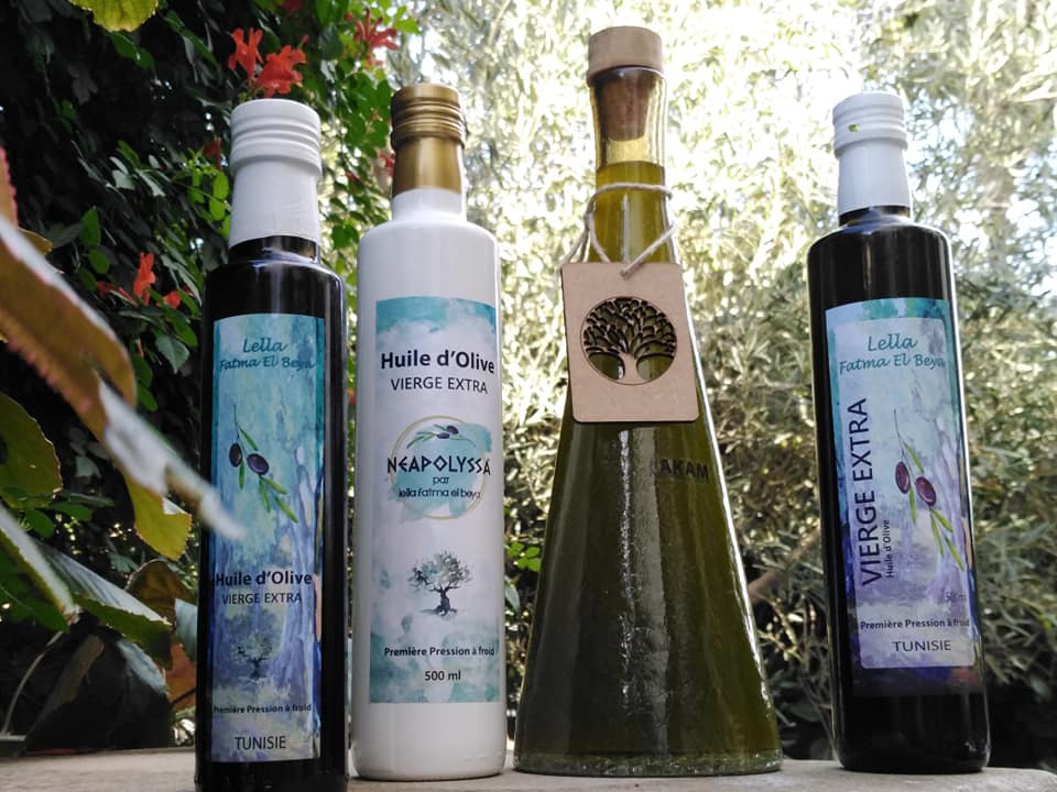 Product image - Our products are as follows:
- Virgin Olive Oil
- Extra Virgin Olive Oil
- Organic Olive Oil
Our extraction process passes strict hygiene and quality controls, which
allow us to obtain healthy and natural olive juice. Our olive oil is 100%
real "fruit juice" of top quality, obtained directly from olives by using
only mechanical procedures. It conserves the taste, aroma, vitamines and
many other microelements.
