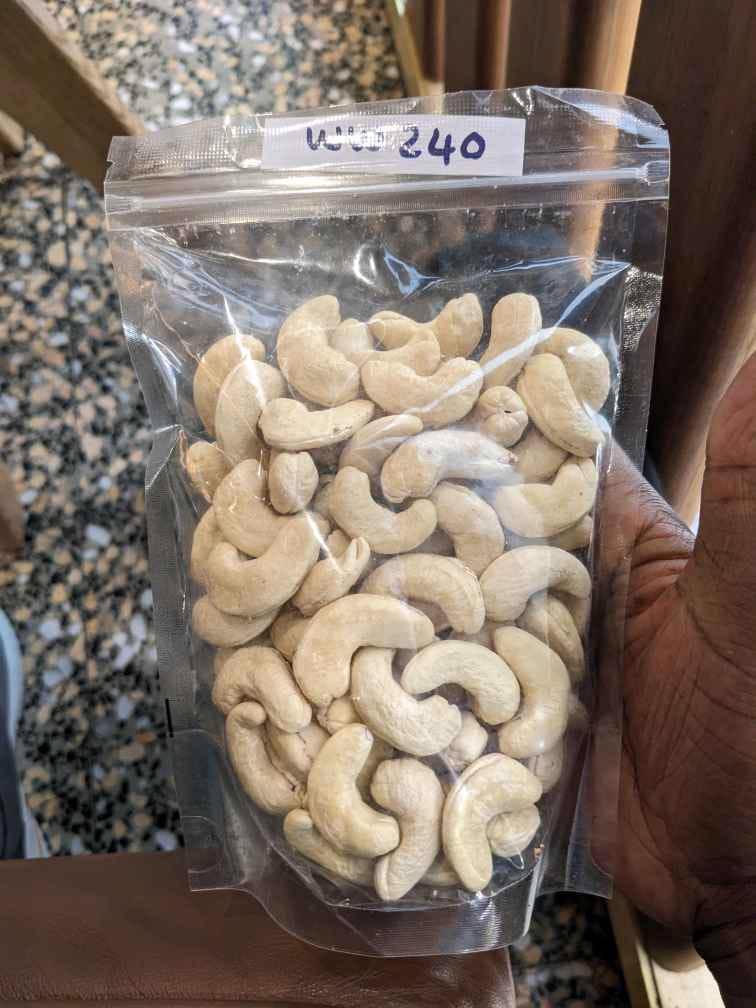 Product image - Raw Cashew Nuts prices:  (shipping cost excluded) 


W180 = $6.71
W240 = $6.51
W320 = $6.31
White split = $5  WhatsApp +255752000910