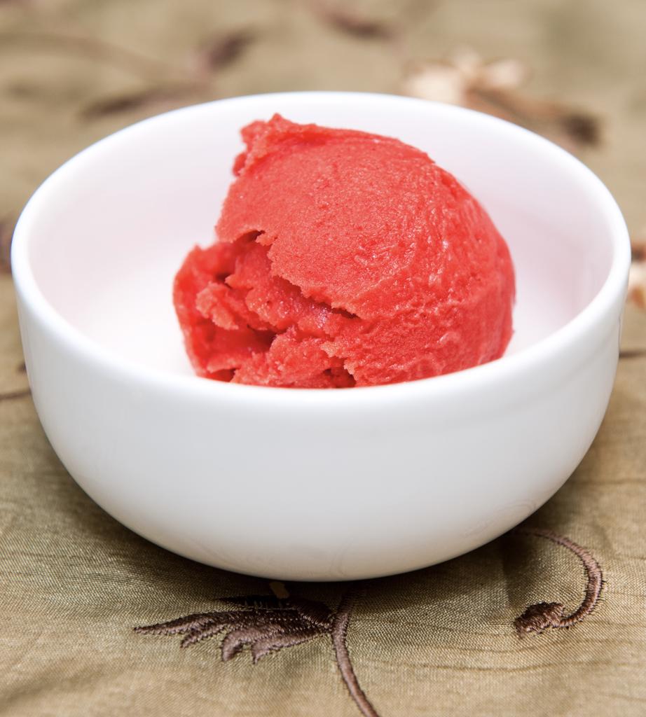 Product image - Sorbet aux fruits et/ou au légumes conditionnés en pot de 200ml, 300ml, 400ml, 700ml, 1000ml. Production possible en plusieurs saveurs.