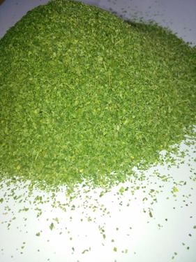 Public product photo - Our SVM Exports made high quality moringa  T CUT leaves from  First grade moringa leaves  under superior observation with  advanced machineries.  It is loaded with nutrients, antioxidants and healthy proteins. 
Mesh Size : 40, 60, 
Available Packing
100g Loose Leaves / Pouch Pack / Tea Bags                                                                                                                                 